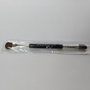Double contour eye brush